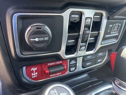 Used 2024 Jeep Wrangler Unlimited Rubicon image 39