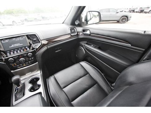 Used 2021 Jeep Grand Cherokee Overland RWD image 12