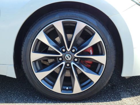 Used 2016 Nissan Maxima SR image 11