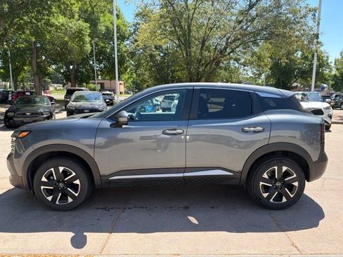 Used 2025 Nissan Kicks SV AWD/4WD image 2