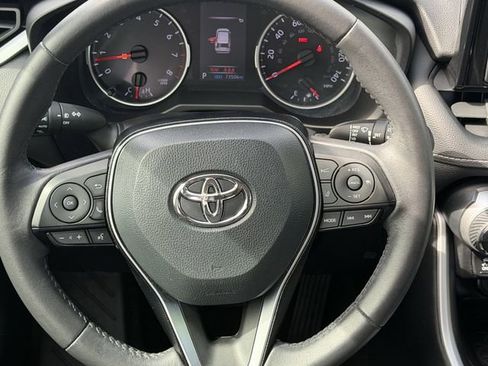 Used 2021 Toyota RAV4 XLE Premium FWD image 11