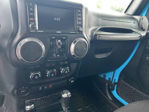 Used 2018 Jeep Wrangler Unlimited Sport S AWD/4WD image 9