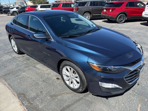 Used 2019 Chevrolet Malibu LT w/ Leather Package FWD image 4