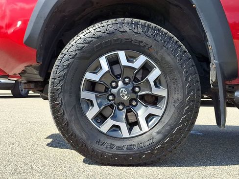 Used 2021 Toyota Tacoma TRD Off-Road w/ TRD Premium Off Road Package AWD/4WD image 9