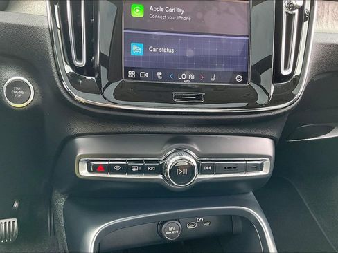 Used 2025 Volvo XC40 B5 Plus image 41