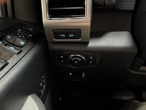 Used 2022 Ford F250 Platinum AWD/4WD image 23