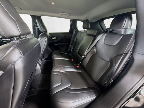 Used 2020 Jeep Cherokee Altitude image 20