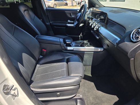 Used 2021 Mercedes-Benz GLB 250 w/ Premium Package image 12