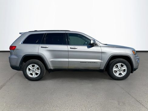 Used 2017 Jeep Grand Cherokee Laredo AWD/4WD image 8