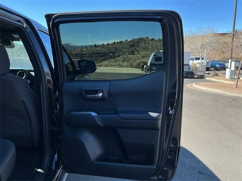 Used 2018 Toyota Tacoma TRD Off-Road image 24