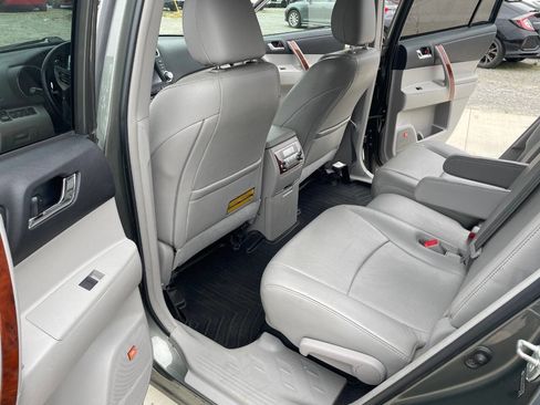 Used 2012 Toyota Highlander Limited w/ Tow Pkg AWD/4WD image 49
