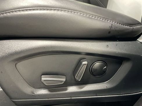 Used 2023 Ford Explorer XLT w/ Equipment Group 202A image 12