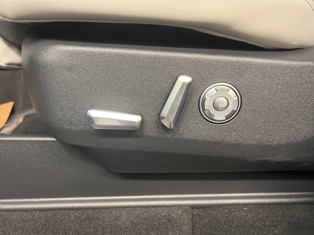 New 2026 Lincoln Navigator Premiere AWD/4WD image 22