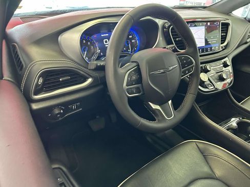 Used 2026 Chrysler Pacifica Limited FWD image 13