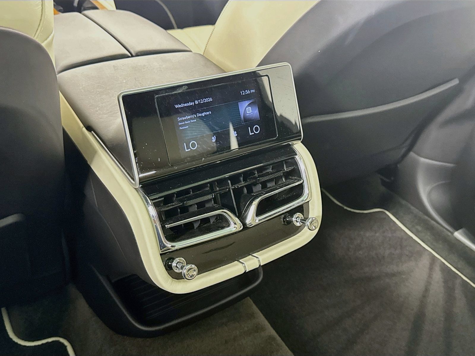 Certified 2023 Bentley Bentayga Extended Wheelbase AWD/4WD image 25