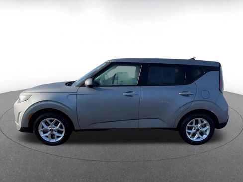 Used 2025 Kia Soul LX w/ LX Technology Package image 9