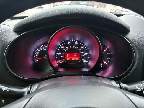 Used 2015 Kia Soul FWD image 23