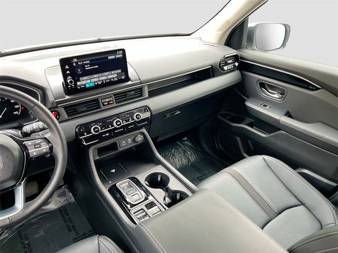 Used 2025 Honda Pilot EX-L image 22
