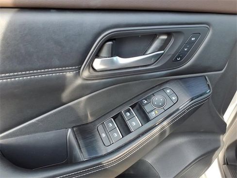 Certified 2022 Nissan Rogue SL w/ SL Premium Package image 3