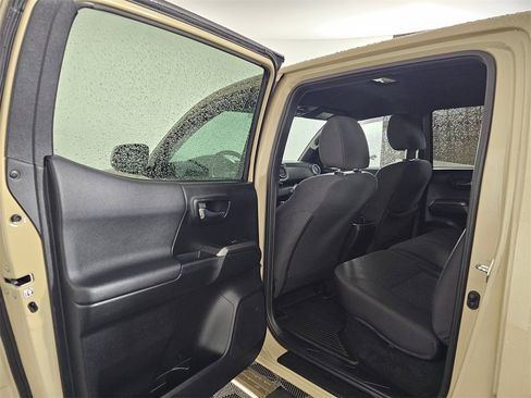 Used 2016 Toyota Tacoma TRD Off-Road w/ Towing Package image 20