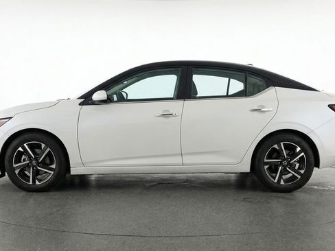 Used 2025 Nissan Sentra SV image 5