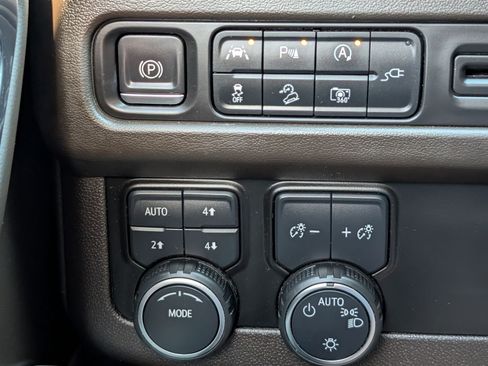 Used 2022 Chevrolet Tahoe Z71 w/ Luxury Package AWD/4WD image 20