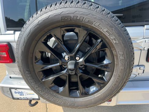 Used 2023 Jeep Wrangler Altitude image 11