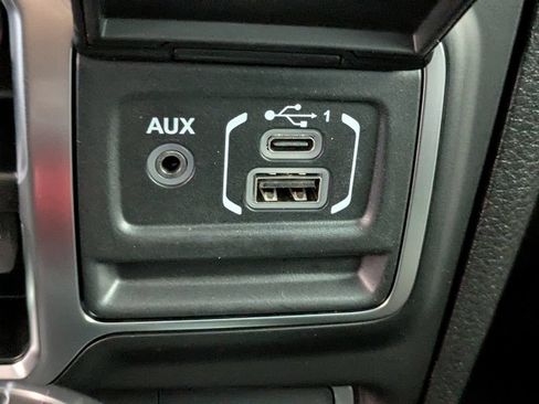 New 2026 Jeep Gladiator Mojave w/ Technology Group AWD/4WD image 27