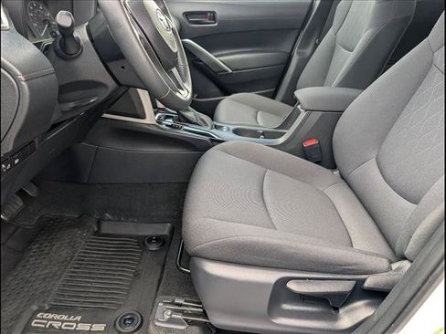 Used 2024 Toyota Corolla Cross LE AWD/4WD image 9