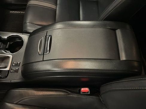 Used 2017 Toyota Highlander SE AWD/4WD image 21