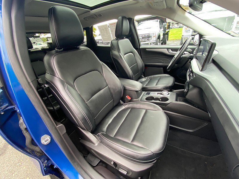 Used 2023 Ford Escape Platinum w/ Class II Trailer Tow Package AWD/4WD image 29