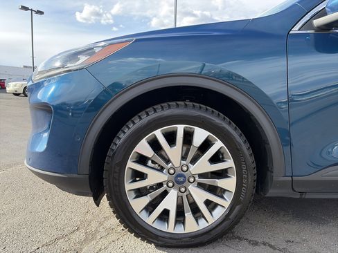 Used 2020 Ford Escape Titanium image 10