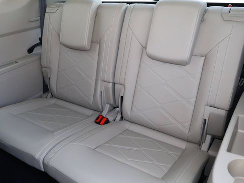 Used 2025 Volkswagen Atlas SE FWD image 21