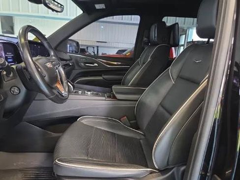 Used 2021 Cadillac Escalade Premium Luxury w/ Driver Assist Tech Package AWD/4WD image 4