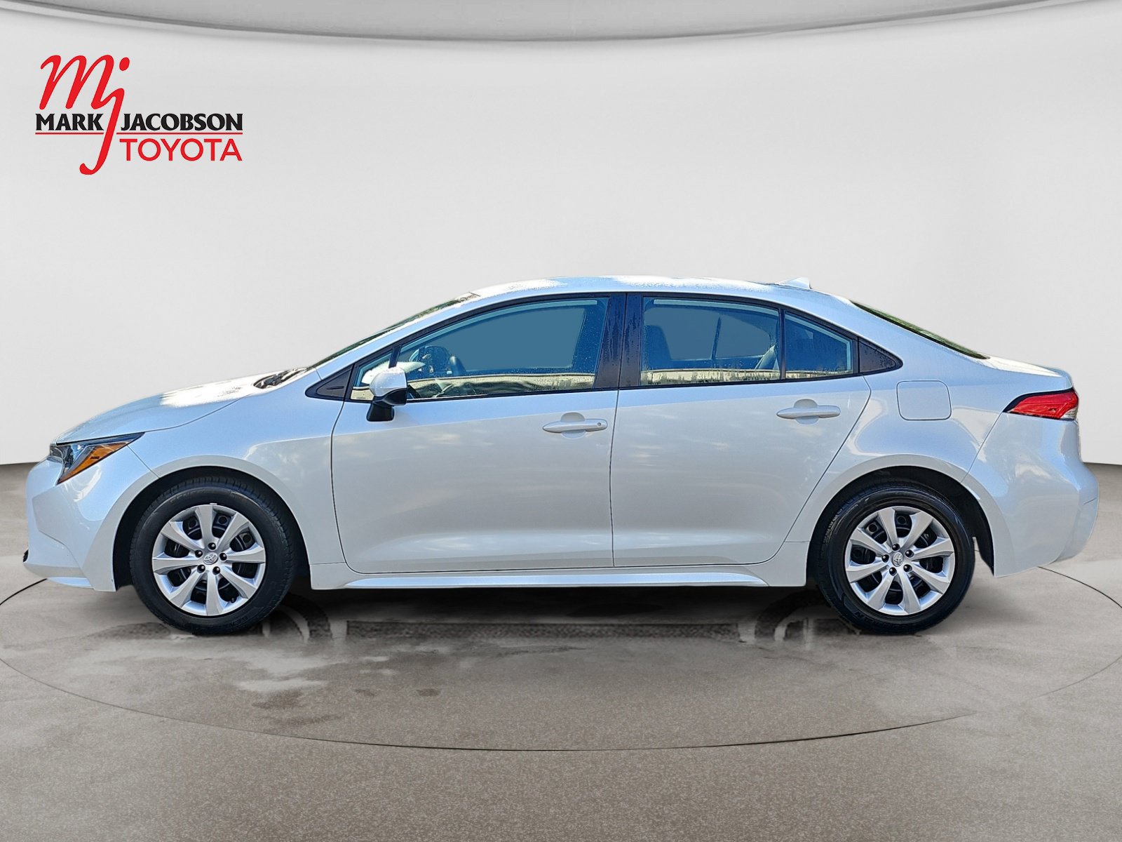 Used 2025 Toyota Corolla LE FWD image 15