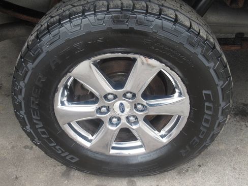 Used 2018 Ford F150 XLT w/ Equipment Group 302A Luxury AWD/4WD image 6