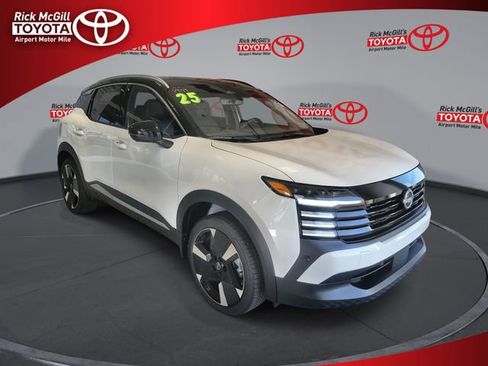 Used 2025 Nissan Kicks SR w/ Interior Electronics Package AWD/4WD image 1