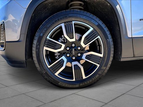 Used 2021 GMC Acadia SLT w/ Elevation Edition image 11