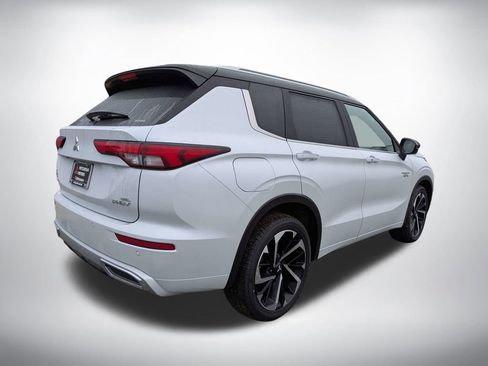 New 2025 Mitsubishi Outlander SEL image 4