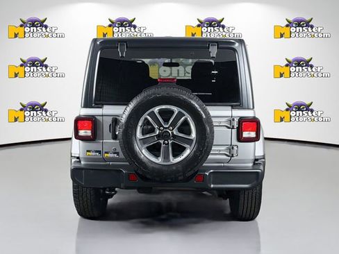 Used 2018 Jeep Wrangler Unlimited Sahara w/ Dual Top Group AWD/4WD image 6