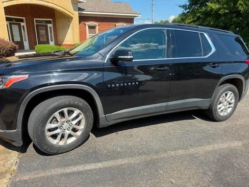 Used 2019 Chevrolet Traverse LT FWD image 1