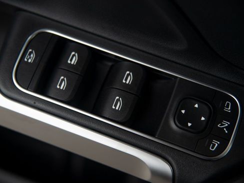 Certified 2025 Mercedes-Benz GLB 250 4MATIC image 22