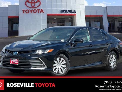 Used 2022 Toyota Camry LE FWD image 1