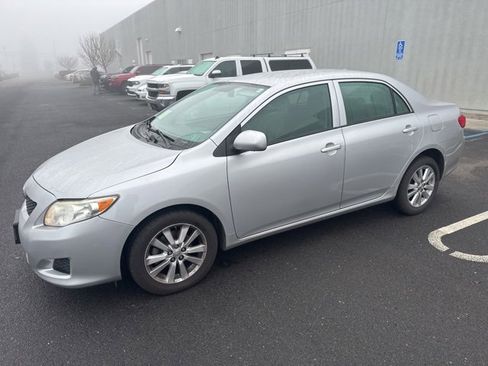 Used 2010 Toyota Corolla LE image 1