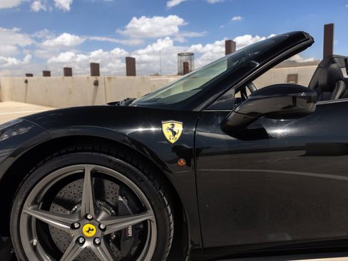 Used 2012 Ferrari 458 Spider RWD image 20