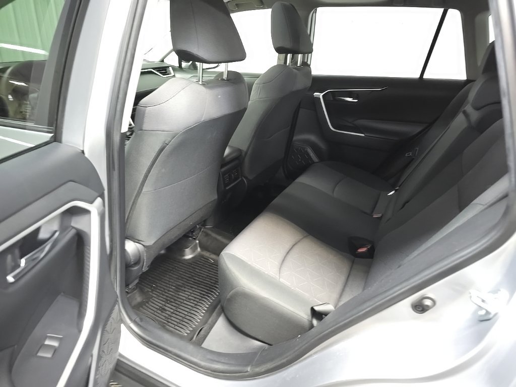 Used 2019 Toyota RAV4 XLE AWD/4WD image 31