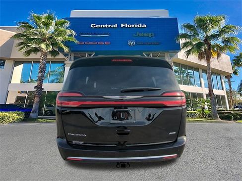 New 2026 Chrysler Pacifica Pinnacle w/ Trailer Tow Group image 6