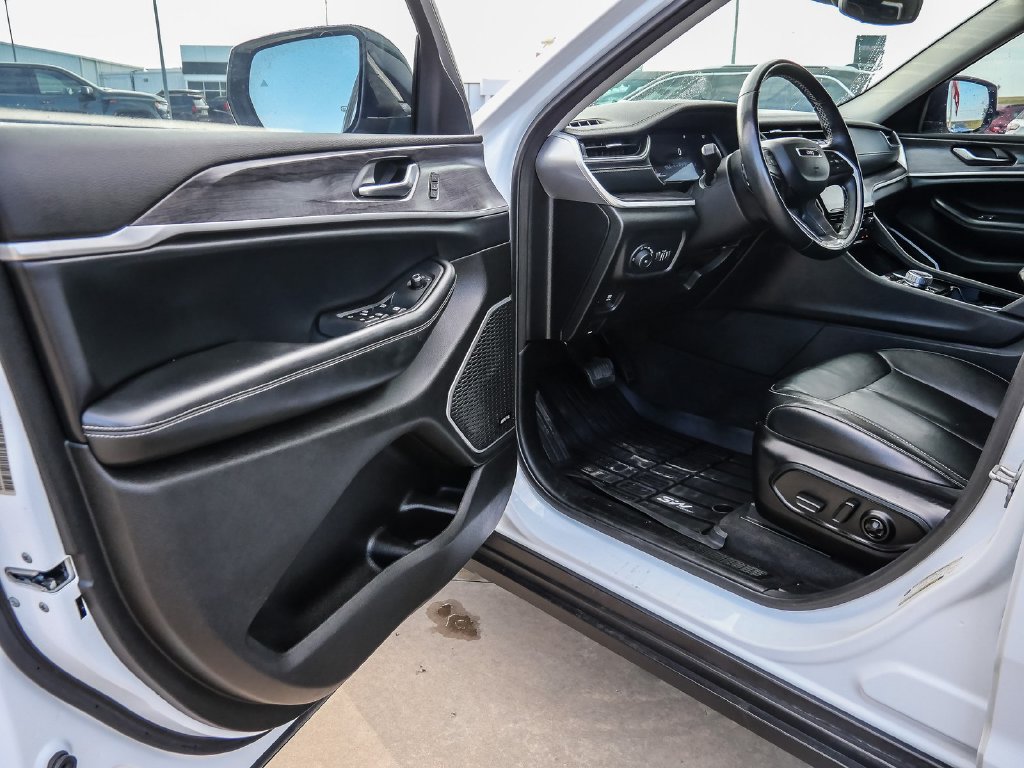 Used 2022 Jeep Grand Cherokee L Limited RWD image 34