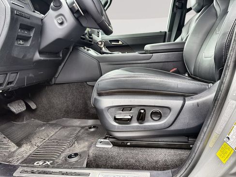 Used 2024 Lexus GX 550 w/ Accessory Package (Z1) AWD/4WD image 14