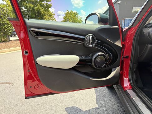 Used 2022 MINI Cooper 4-Door Hardtop FWD image 23